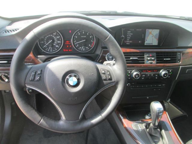 BMW 3 series 2011 photo 2