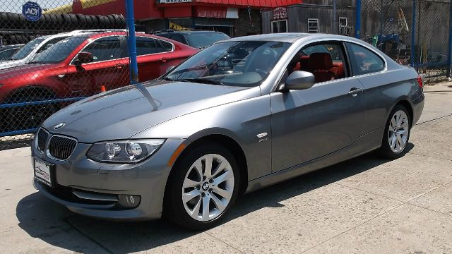 BMW 3 series 2011 photo 1