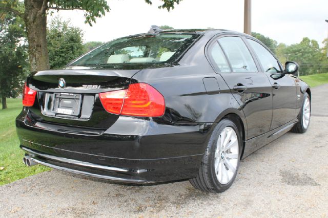 BMW 3 series 2011 photo 3