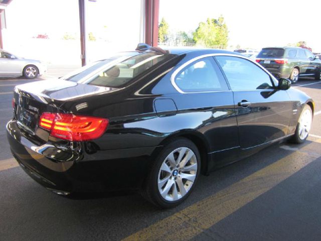 BMW 3 series 2011 photo 1