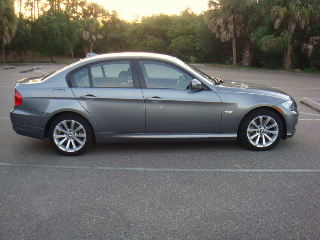 BMW 3 series 2011 photo 2