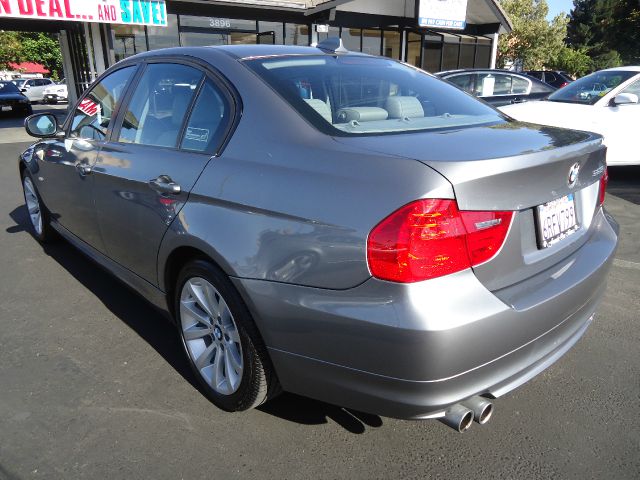 BMW 3 series 2011 photo 2