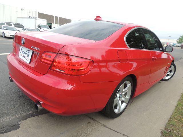 BMW 3 series 2011 photo 2