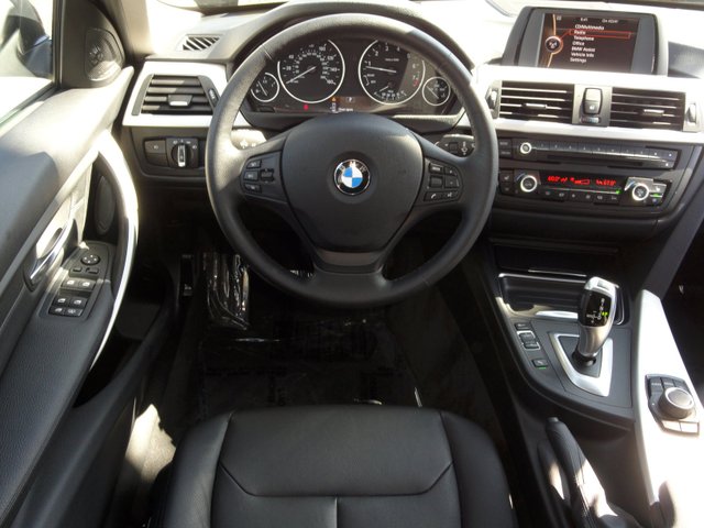 BMW 3 series 2012 photo 2