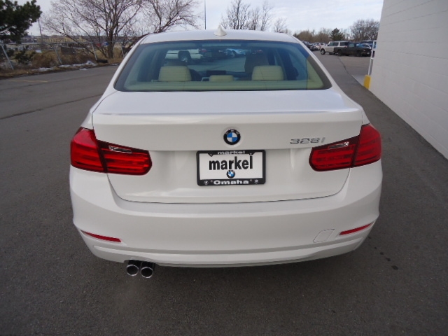 BMW 3 series 2012 photo 2