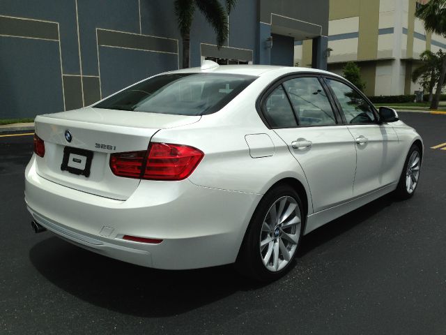 BMW 3 series 2013 photo 2