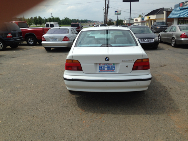 BMW 5-Series 2000 photo 2