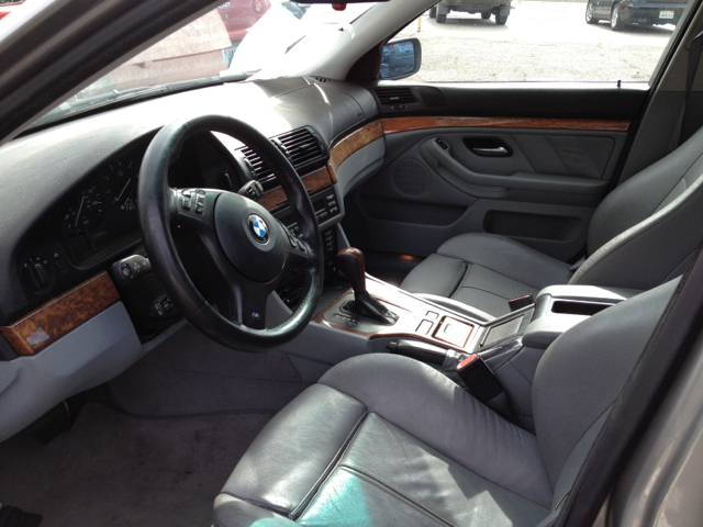 BMW 5-Series 2002 photo 2