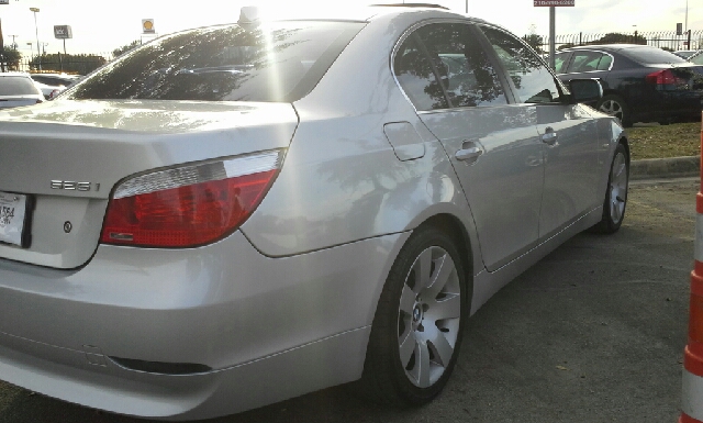 BMW 5-Series 2004 photo 1