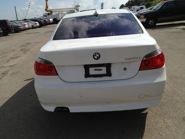 BMW 5-Series 2005 photo 2