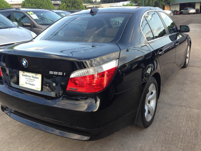 BMW 5-Series 2006 photo 2