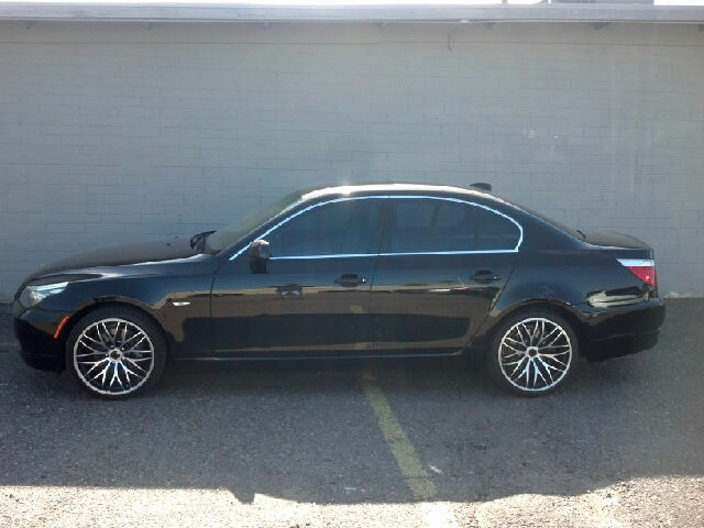 BMW 5-Series 2008 photo 1