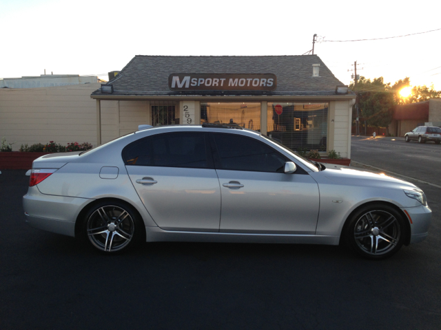 BMW 5-Series 2008 photo 1