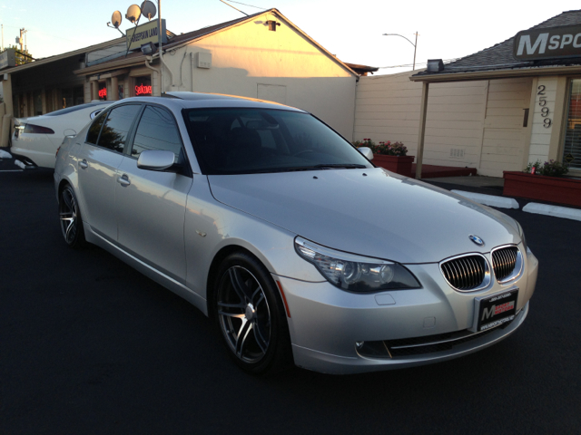 BMW 5-Series 2008 photo 2