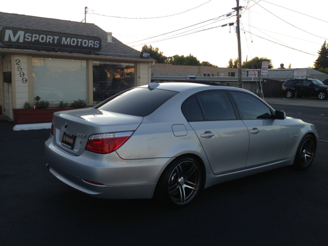 BMW 5-Series 2008 photo 4