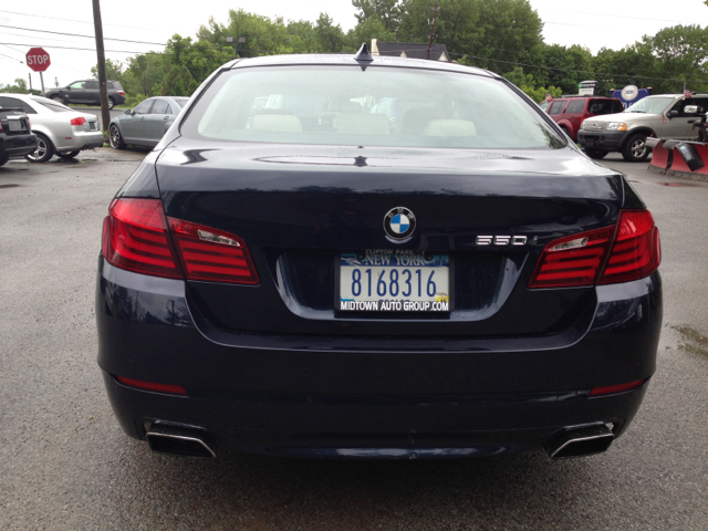 BMW 5-Series 2011 photo 1