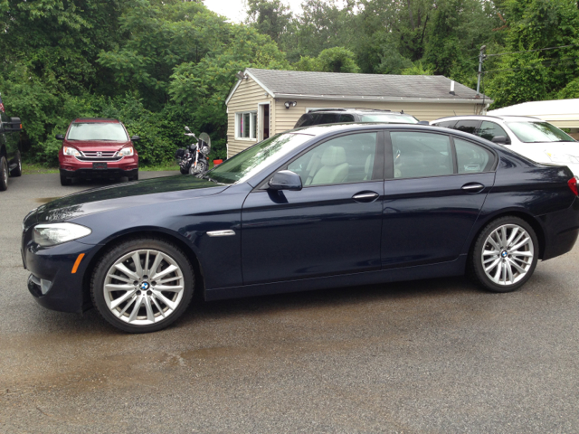 BMW 5-Series 2011 photo 2