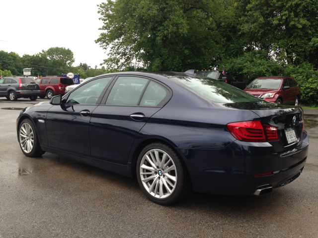 BMW 5-Series 2011 photo 4