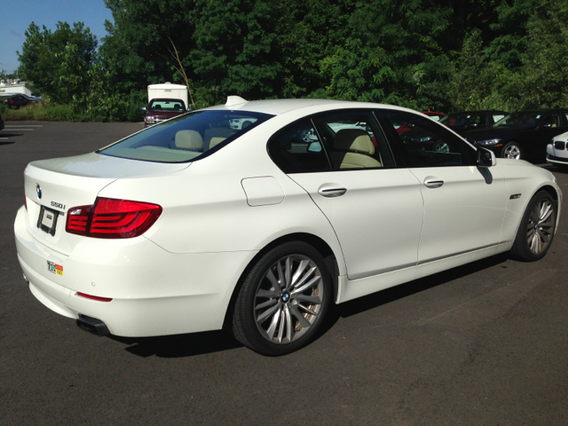 BMW 5-Series 2011 photo 3