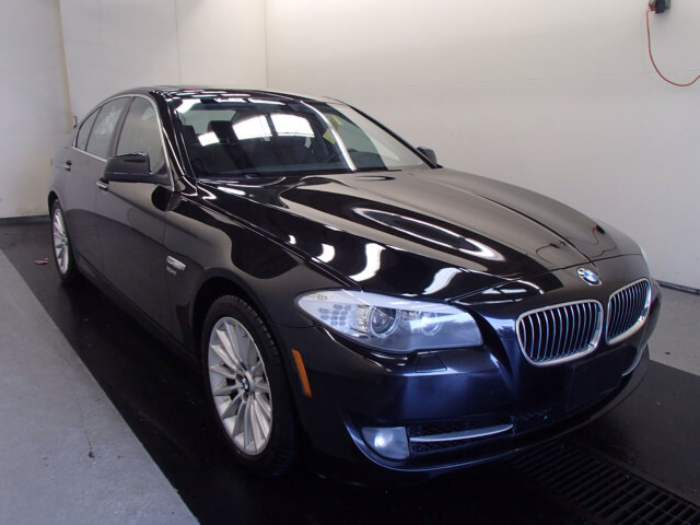 BMW 5-Series 2011 photo 2