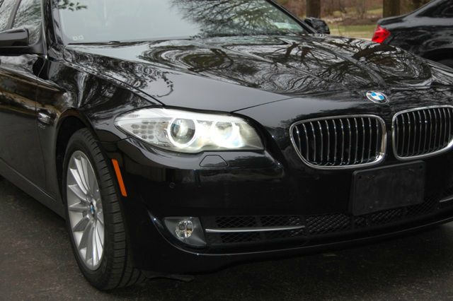 BMW 5 series 2011 photo 1