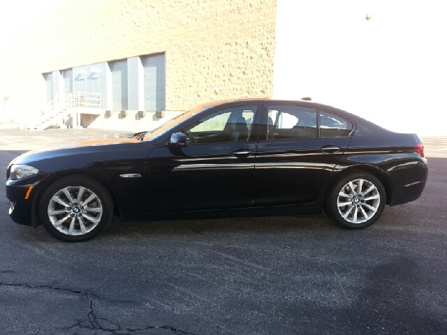 BMW 5 series 2011 photo 2