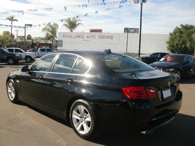 BMW 5 series 2011 photo 2