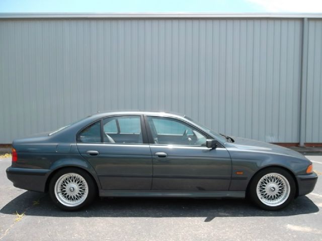 BMW 5 series 2000 photo 2