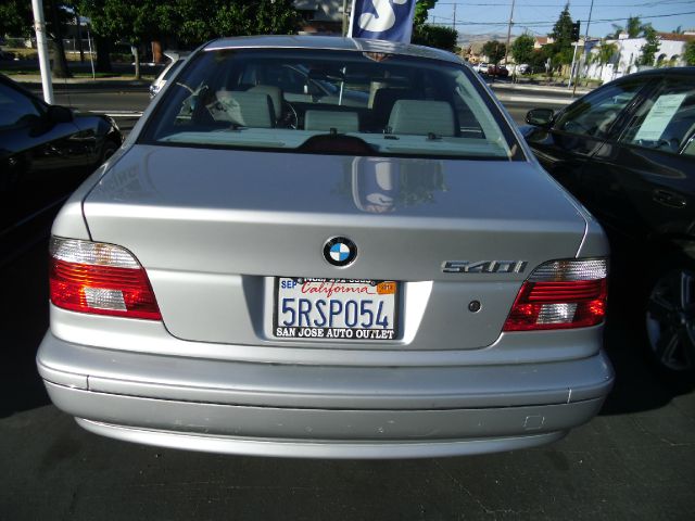 BMW 5 series Supercab 145 XLT 4WD Sedan