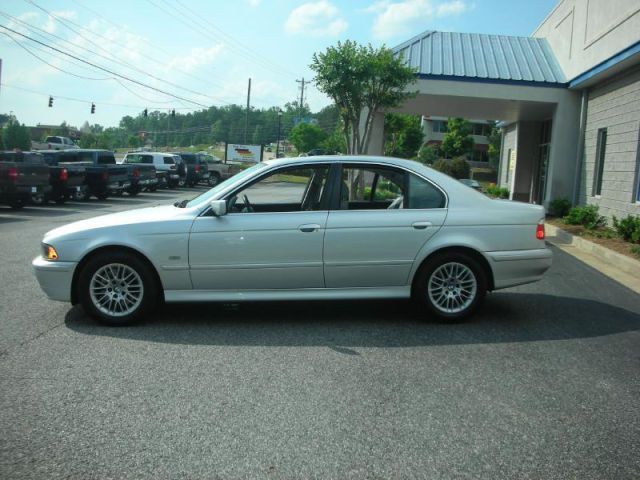 BMW 5 series E350 -race FOR THE CURE Sedan