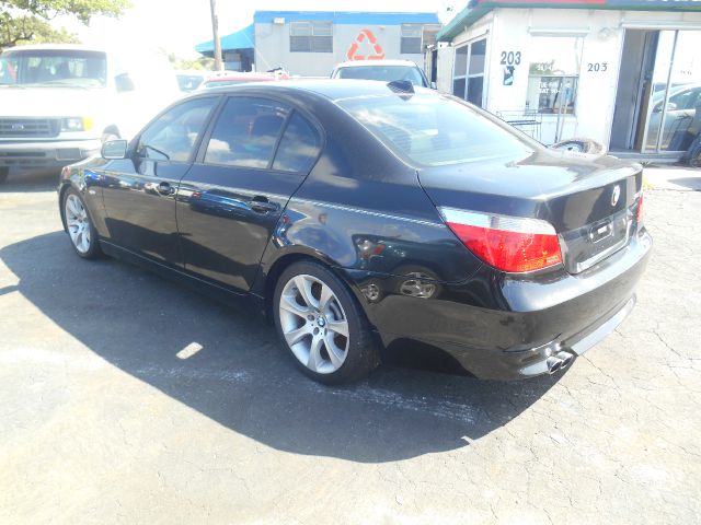 BMW 5 series 2004 photo 2