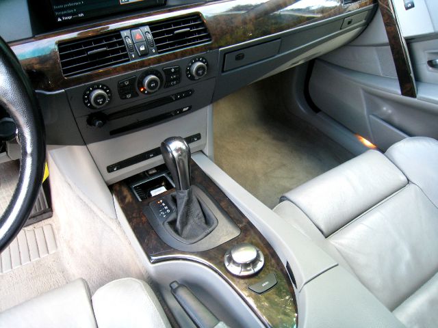 BMW 5 series 2004 photo 21