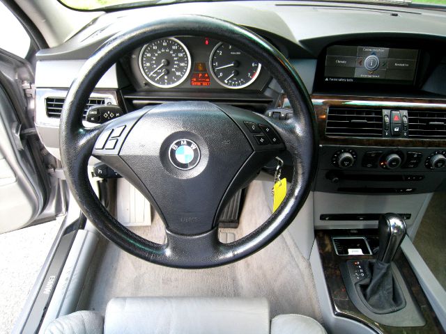 BMW 5 series 2004 photo 23