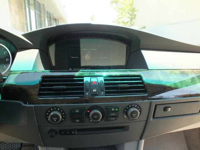 BMW 5 series 2004 photo 30