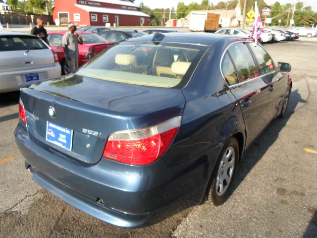 BMW 5 series 2004 photo 2