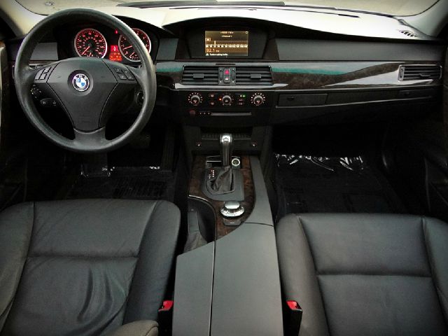 BMW 5 series 2004 photo 30