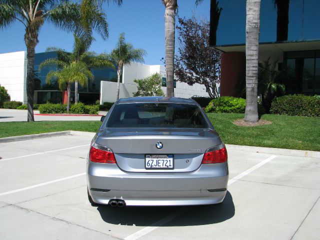 BMW 5 series 2004 photo 2