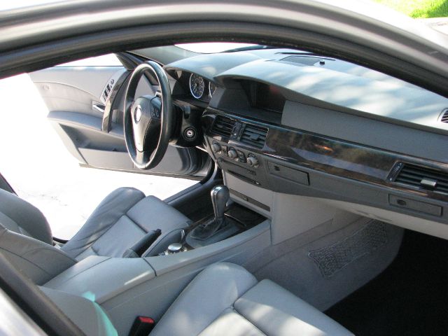 BMW 5 series 2004 photo 32