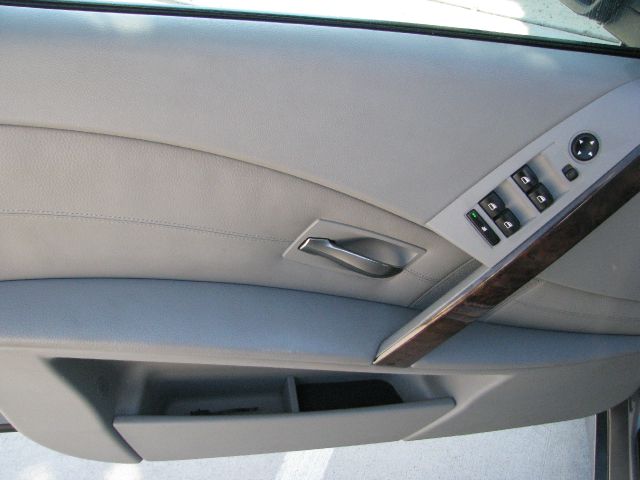 BMW 5 series 2004 photo 36