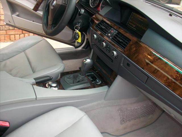 BMW 5 series 2005 photo 2