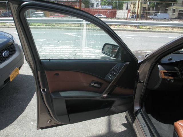 BMW 5 series 2005 photo 26