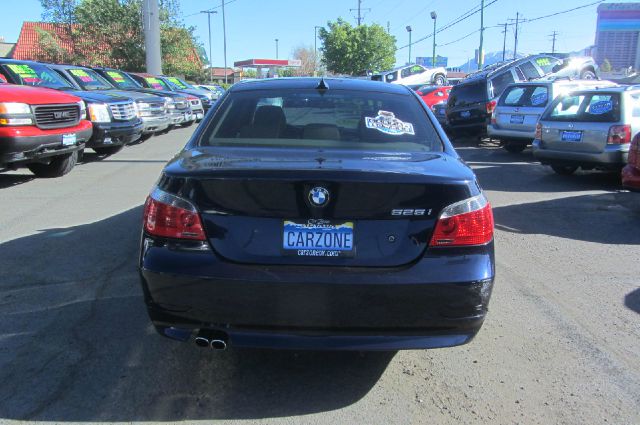 BMW 5 series 2005 photo 23