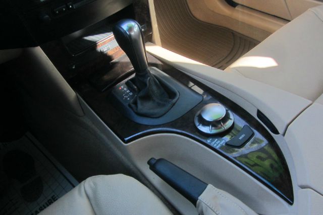 BMW 5 series 2005 photo 24