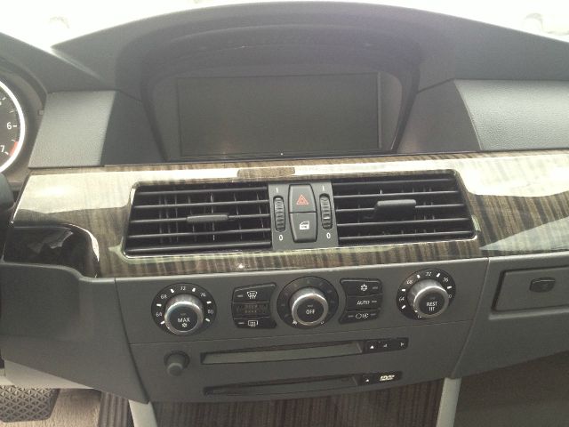 BMW 5 series 2005 photo 2