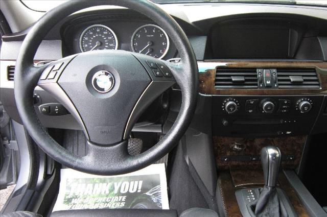 BMW 5 series 2005 photo 15