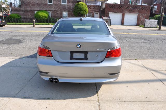 BMW 5 series 2005 photo 25