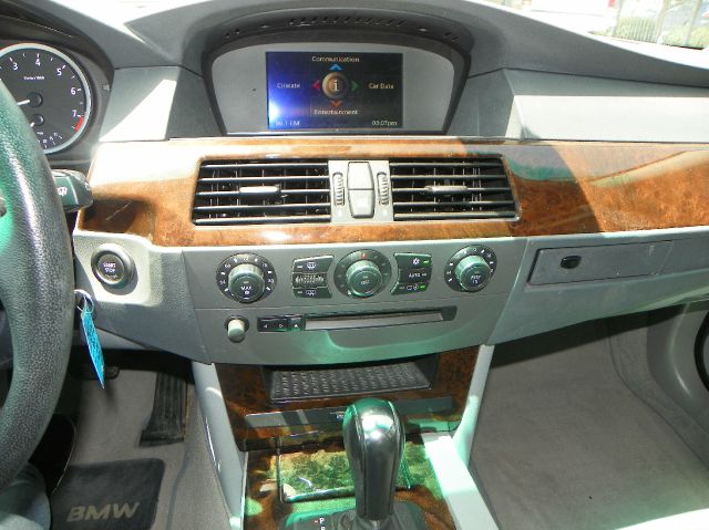 BMW 5 series 2006 photo 2