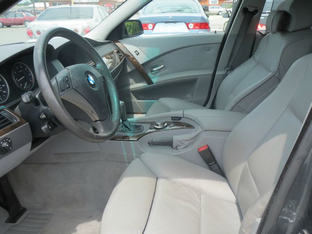 BMW 5 series 2006 photo 2