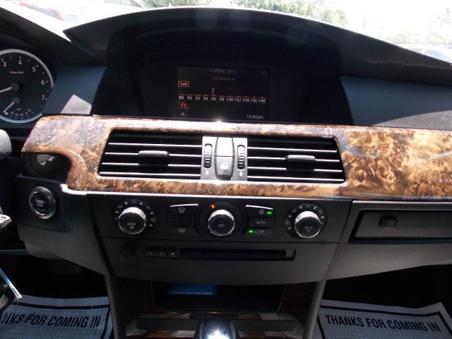 BMW 5 series 2006 photo 2