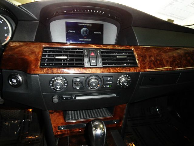 BMW 5 series 2007 photo 2